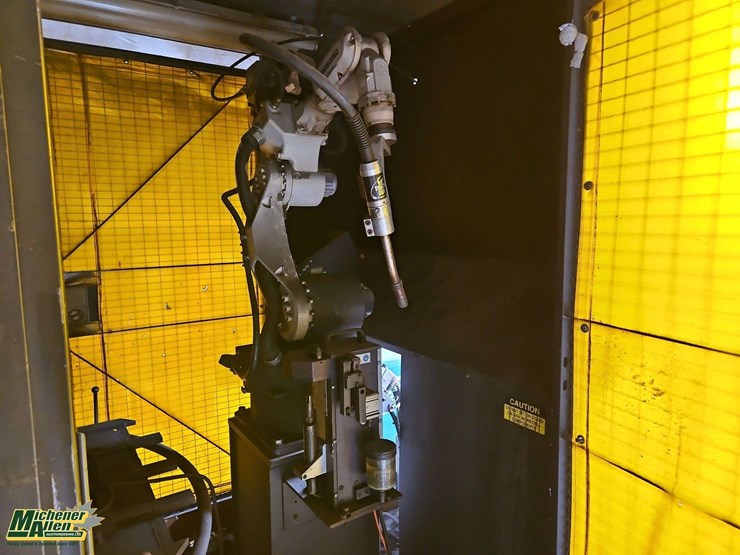 enclosed-miller/panasonic-auto-axcess-450-robotic-welder-image-10