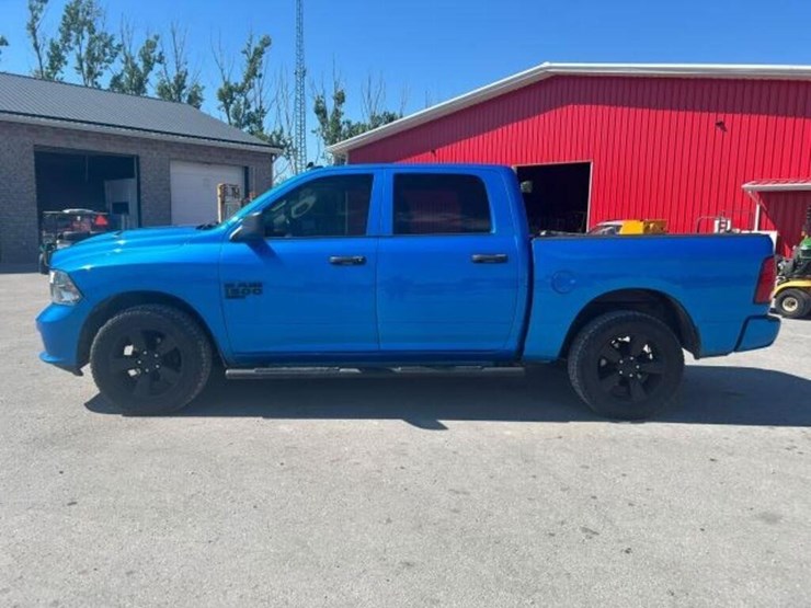 2021-ram-1500-classic-image-5