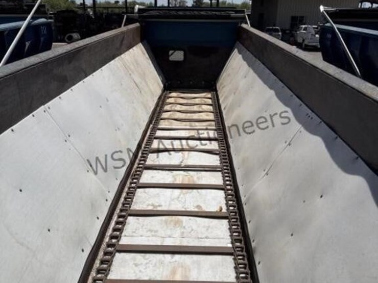 2014-versa-v-bottom-spreader-trailer-image-18