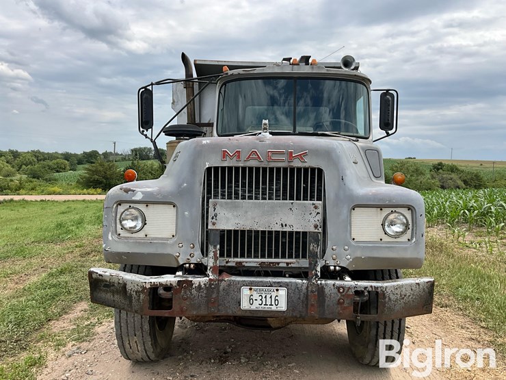 1977-mack-dm685-image-2