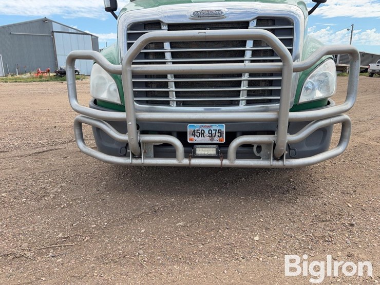2015-freightliner-cascadia-125-image-10