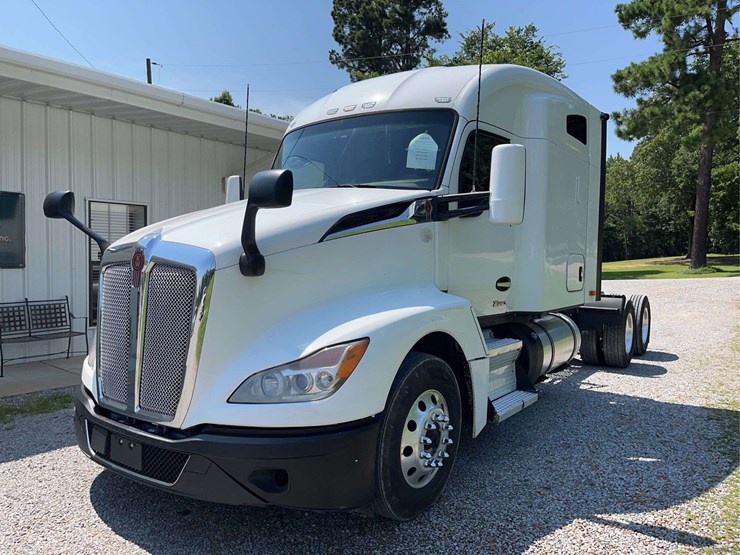 2022-kenworth-t680-image-3