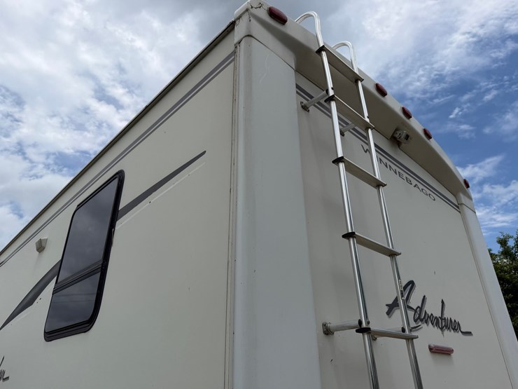 #1490-•-2001-winnebago-adventurer-image-21