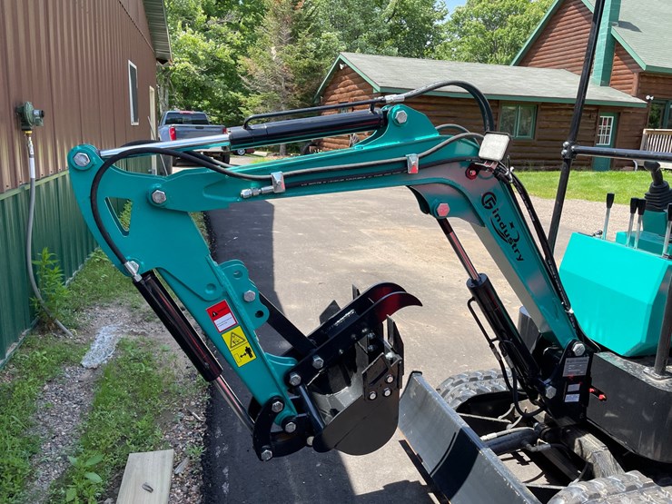 #6074-•-agt-mini-excavator-mh12rx-image-3