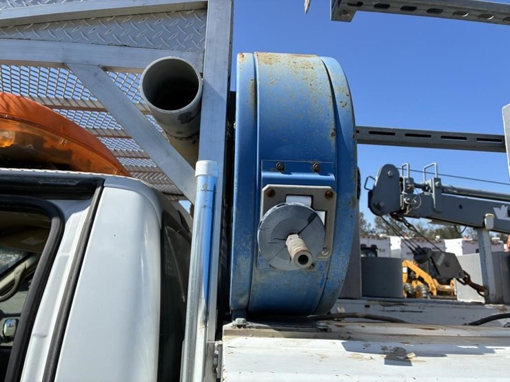 2002-ford-f550-image-27