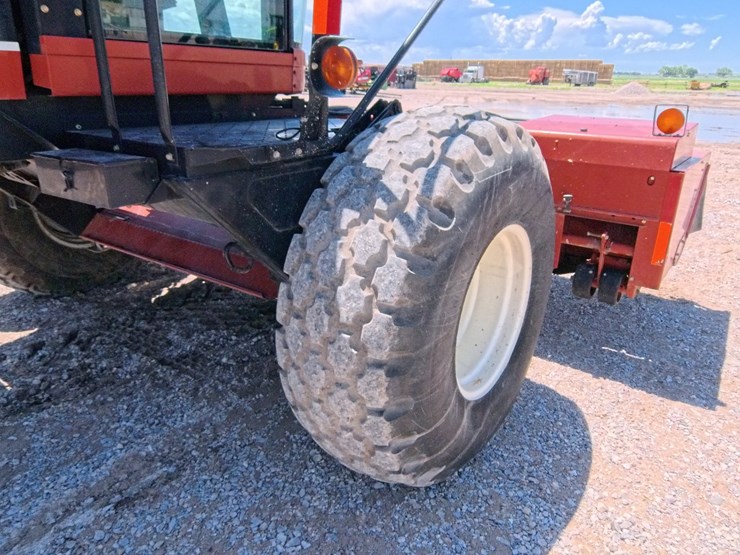 hesston-8550s-image-78