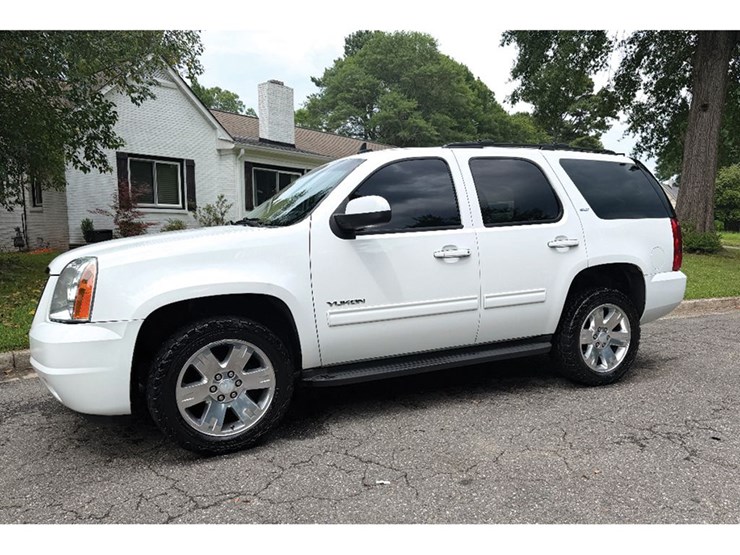 2014-gmc-yukon-slt-image-1