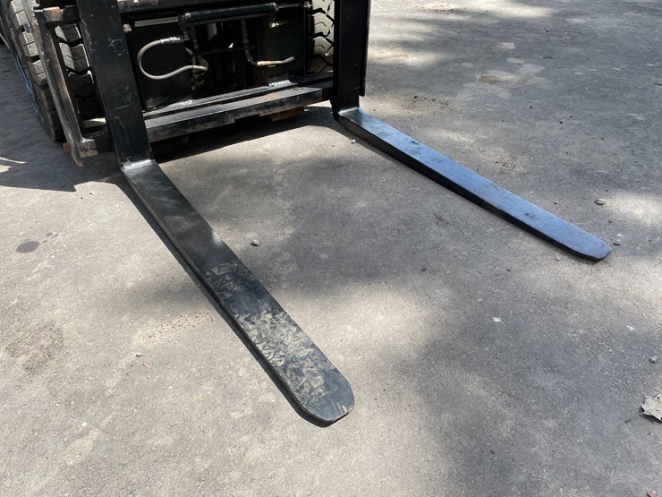 #6068-•-2016-5000lb-unicarriers-lp-forklift---low-hours!-image-9
