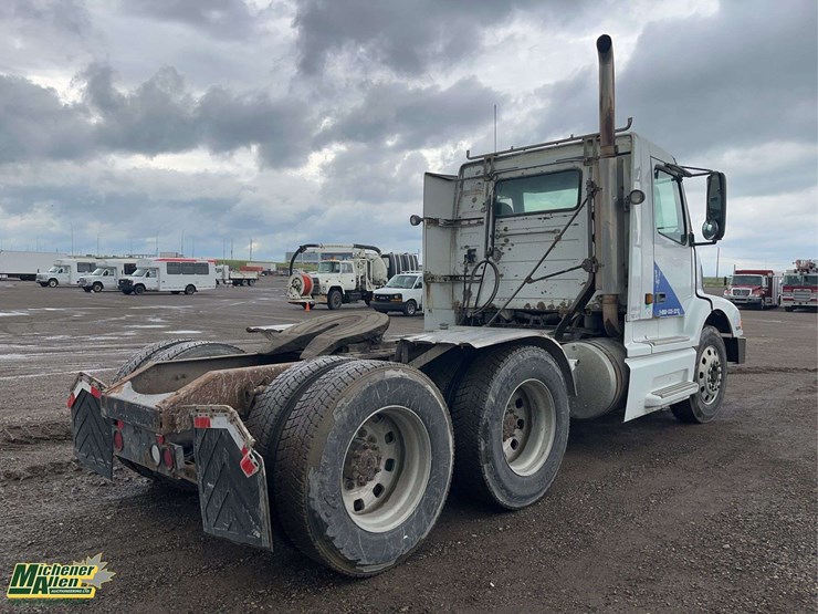 2001-volvo-vnl-t/a-day-cab-tractor-image-5