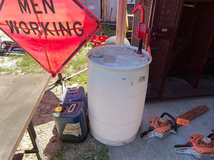 #7190-•-poly-50-gallon-poly-barrel-with-barrel-pump-image-1