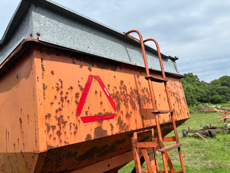 #2226-•-bradford-gravity-box-wagon-image-11