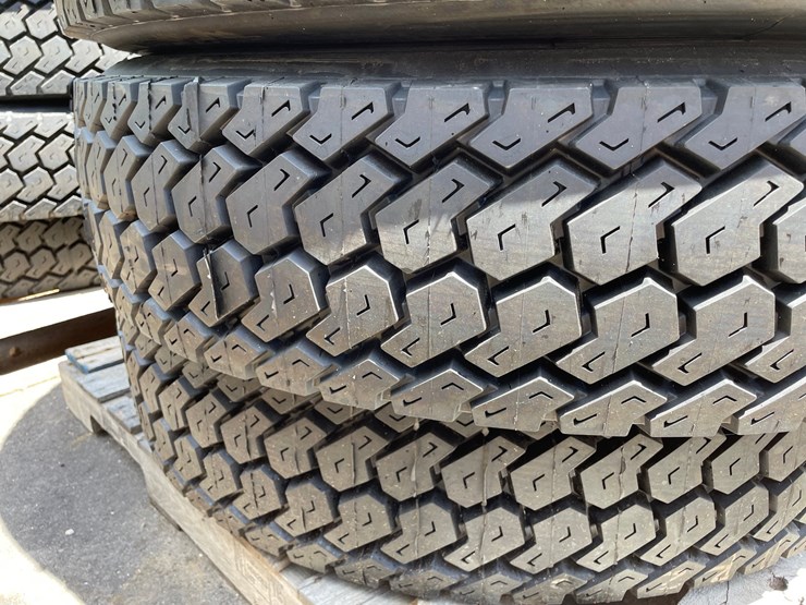 #6516-•-set-of-(4)-semi-tires-image-4