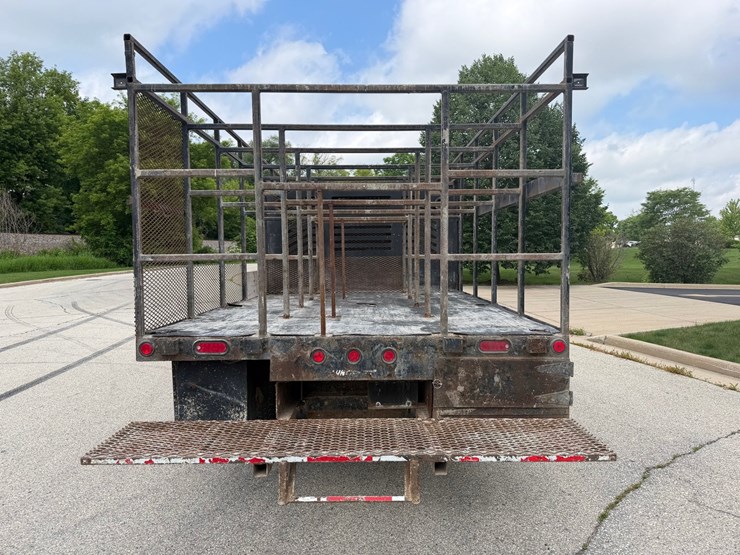 #1487-•-2004-gmc-c4500-flatbed-form-truck-image-4