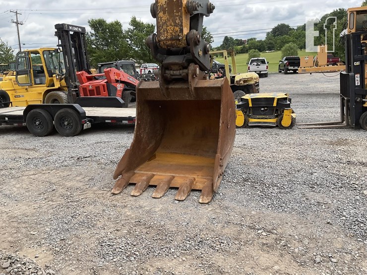 2016-liebherr-r946-lc-image-11