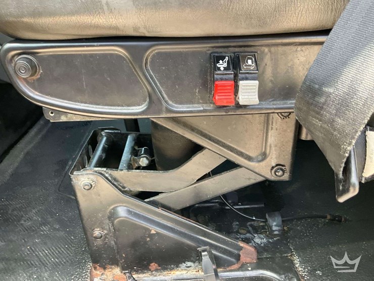 2017-international-durastar-4300-image-15