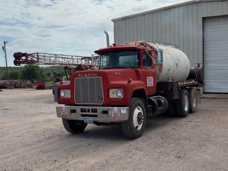 1986-mack-r686st-image-1
