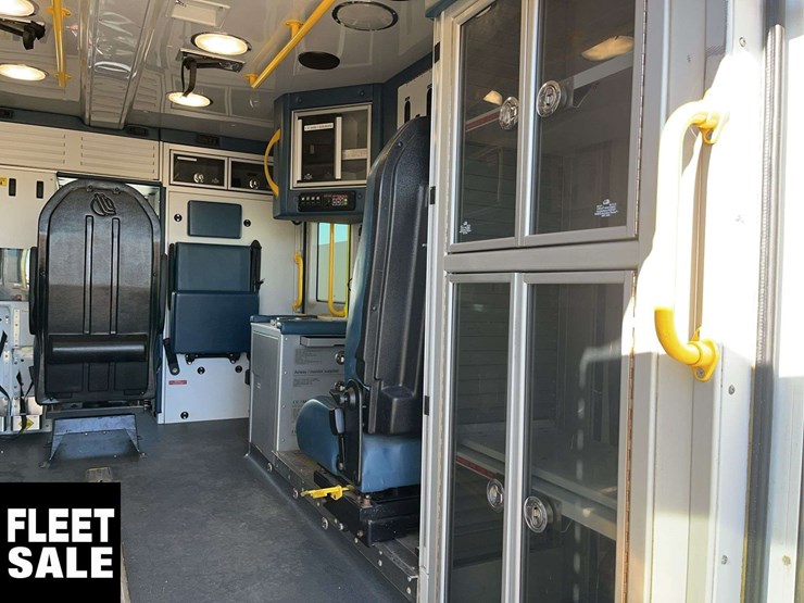2018-chevrolet-express-s/a-ambulance-image-21