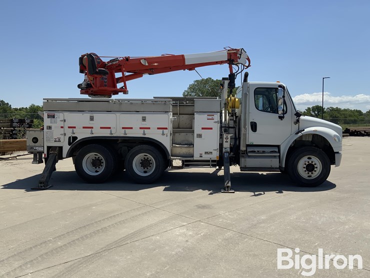2013-freightliner-m2-106-image-12