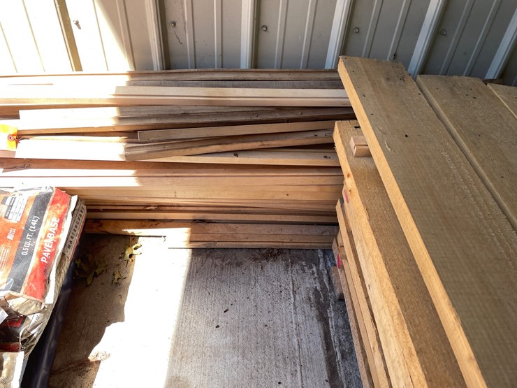 #7167-•-assortment-of-wooden-stringers-and-trim-pieces-image-2