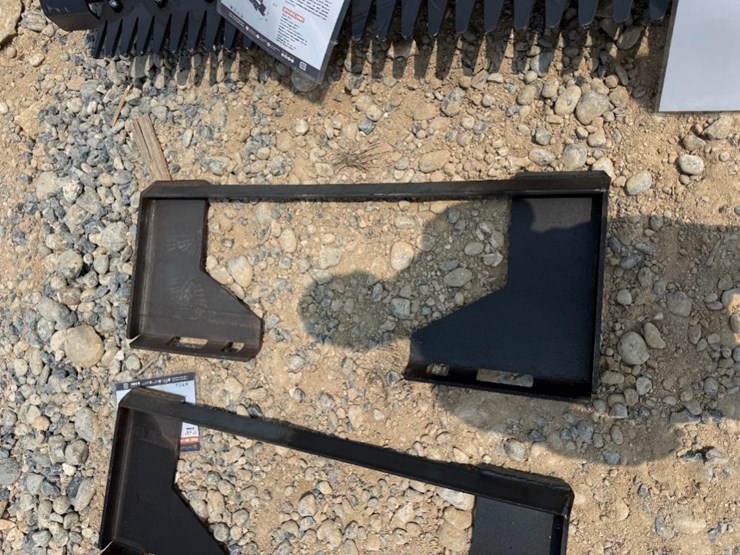 2026-wolverine-vr-11-66w-ecotric-3/8"-thick-quick-tach-cut-out-mount-plate-image-1