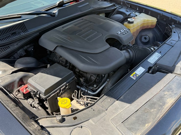 #1465-•-2013-dodge-challenger-sxt-image-56