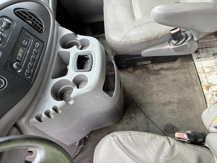 2001-ford-e250-image-27