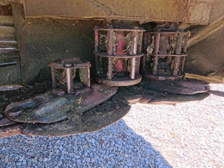 hesston-8550s-image-18