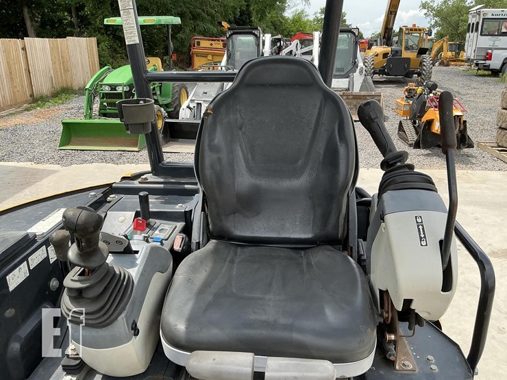 2020-deere-26g-image-13