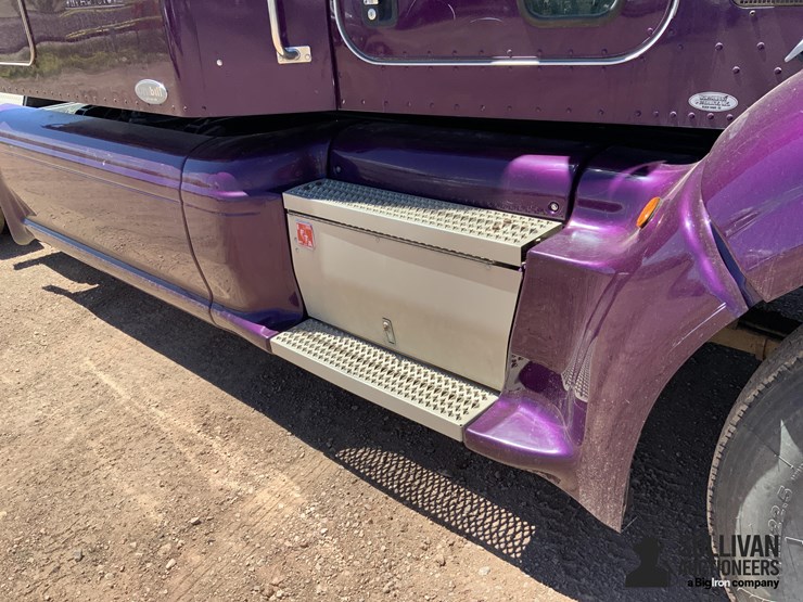 2010-peterbilt-386-image-11
