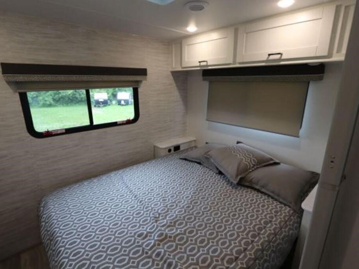 2025-ford-transit-image-41