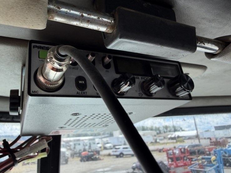 2002-peterbilt-330-image-31