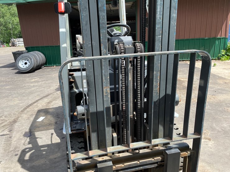 #6066-•-2016-4000lb-unicarriers-lp-forklift-image-12