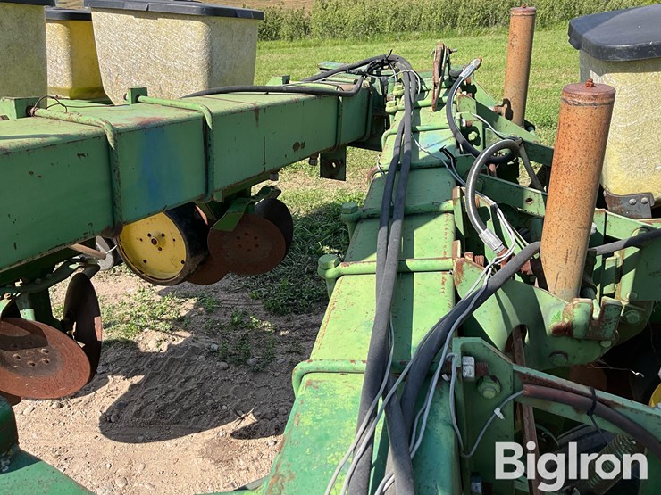 john-deere-7000-image-17