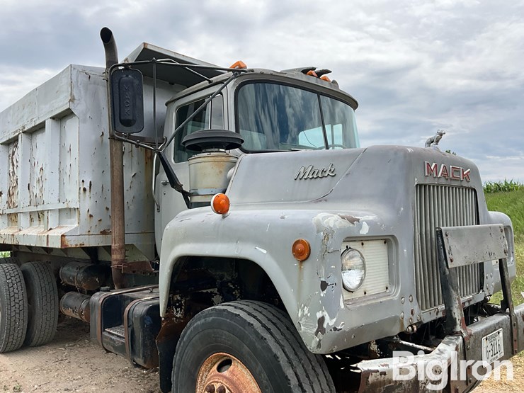 1977-mack-dm685-image-9