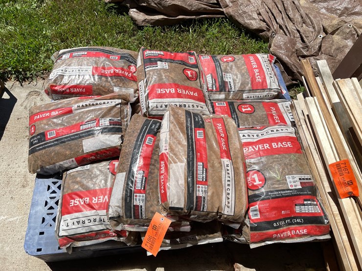 #7166-•-(13)-bags-of-mastercraft-paver-base-image-3