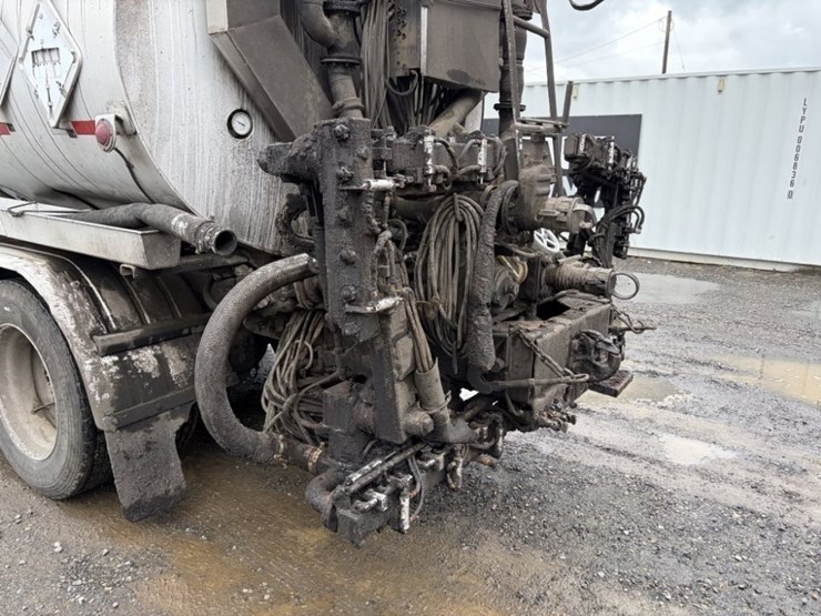 1997-freightliner-usf-1e-asphalt-distributor-truck-image-19