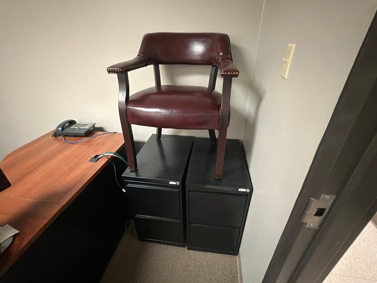 #3539-•-lot-of-office-furniture-|-located-in-st.-rose,-la-image-2
