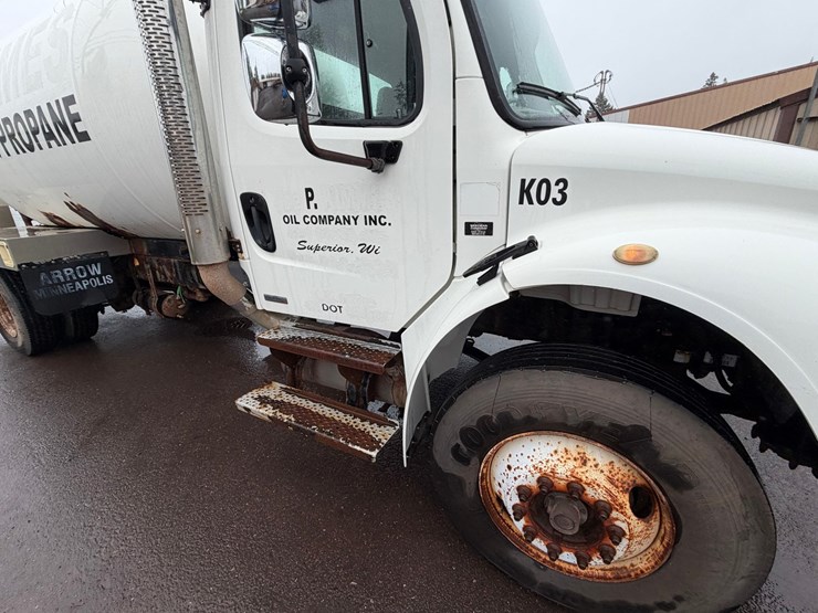 #1797-•-1996-freightliner-m2-lp-truck-image-18