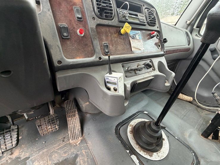 #1797-•-1996-freightliner-m2-lp-truck-image-62