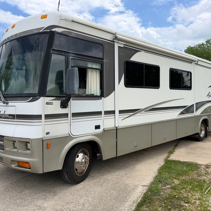 #1490 • 2001 Winnebago Adventurer