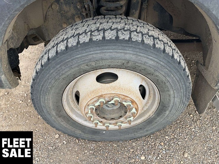 2021-ford-f550-image-10