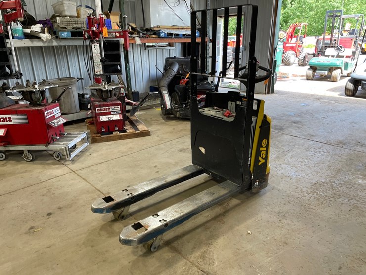 #6061-•-yale-electric-pallet-jack-image-16