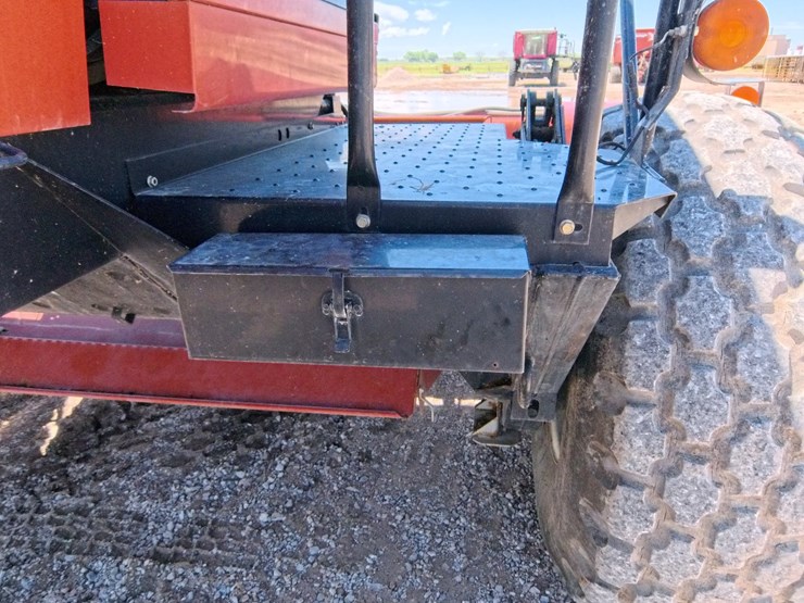hesston-8550s-image-79