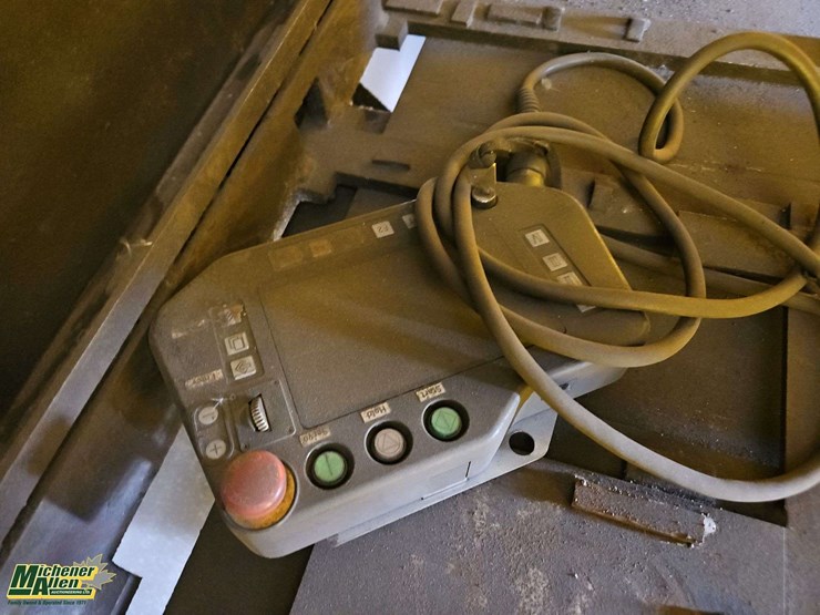 enclosed-miller/panasonic-auto-axcess-450-robotic-welder-image-13