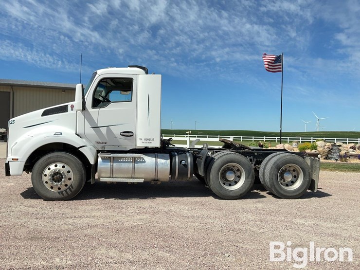 2018-kenworth-t880-image-8