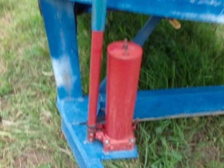 2-cone-2500-gal-fertilizer-tanks-on-trailer-image-5