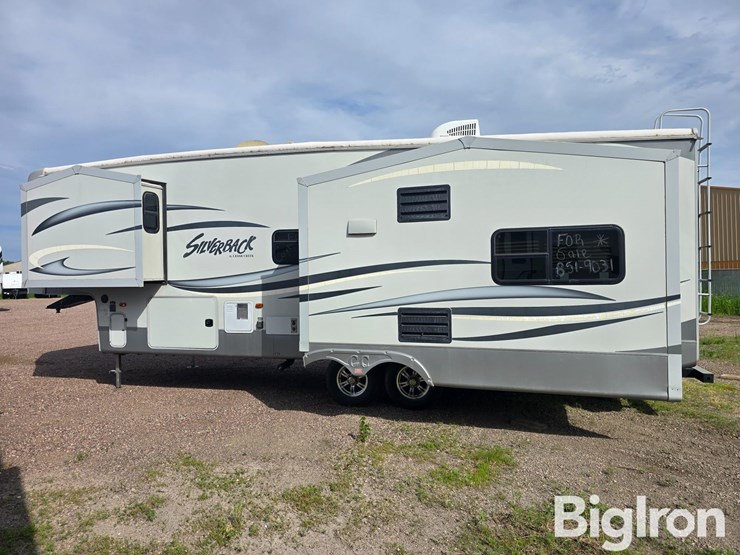 2014-forest-river-silverback-29refw-5th-wheel-camper-image-8