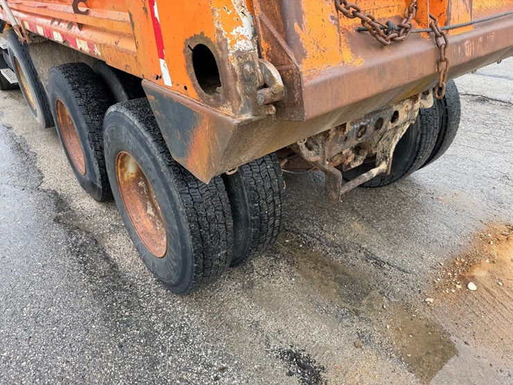 #1471-•-2003-mack-713v-granite-tri-axle-dump-truck-image-27