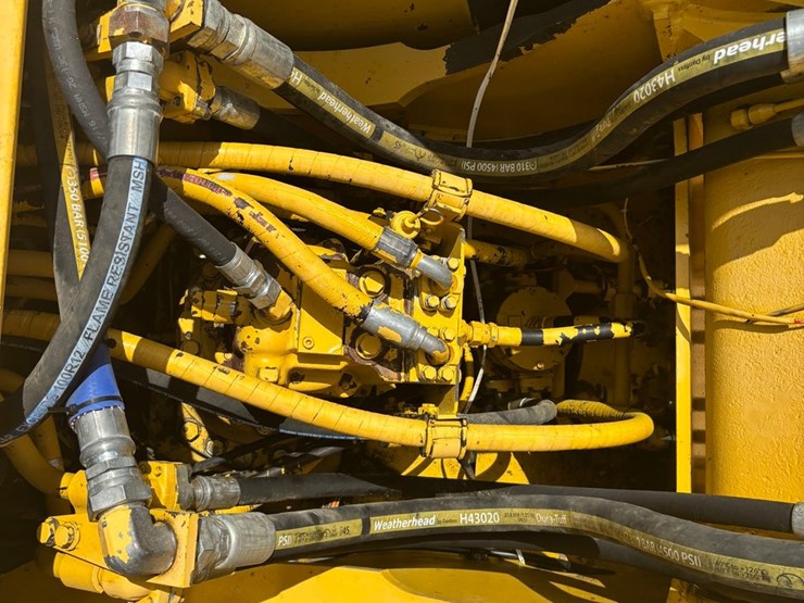 komatsu-pc200-lc-6le-image-38