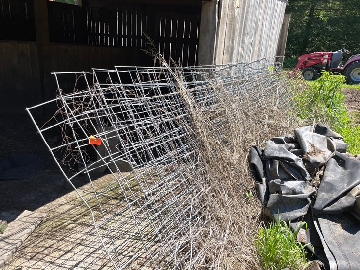 #7141-•-several-galvanized-livestock-panels-image-1